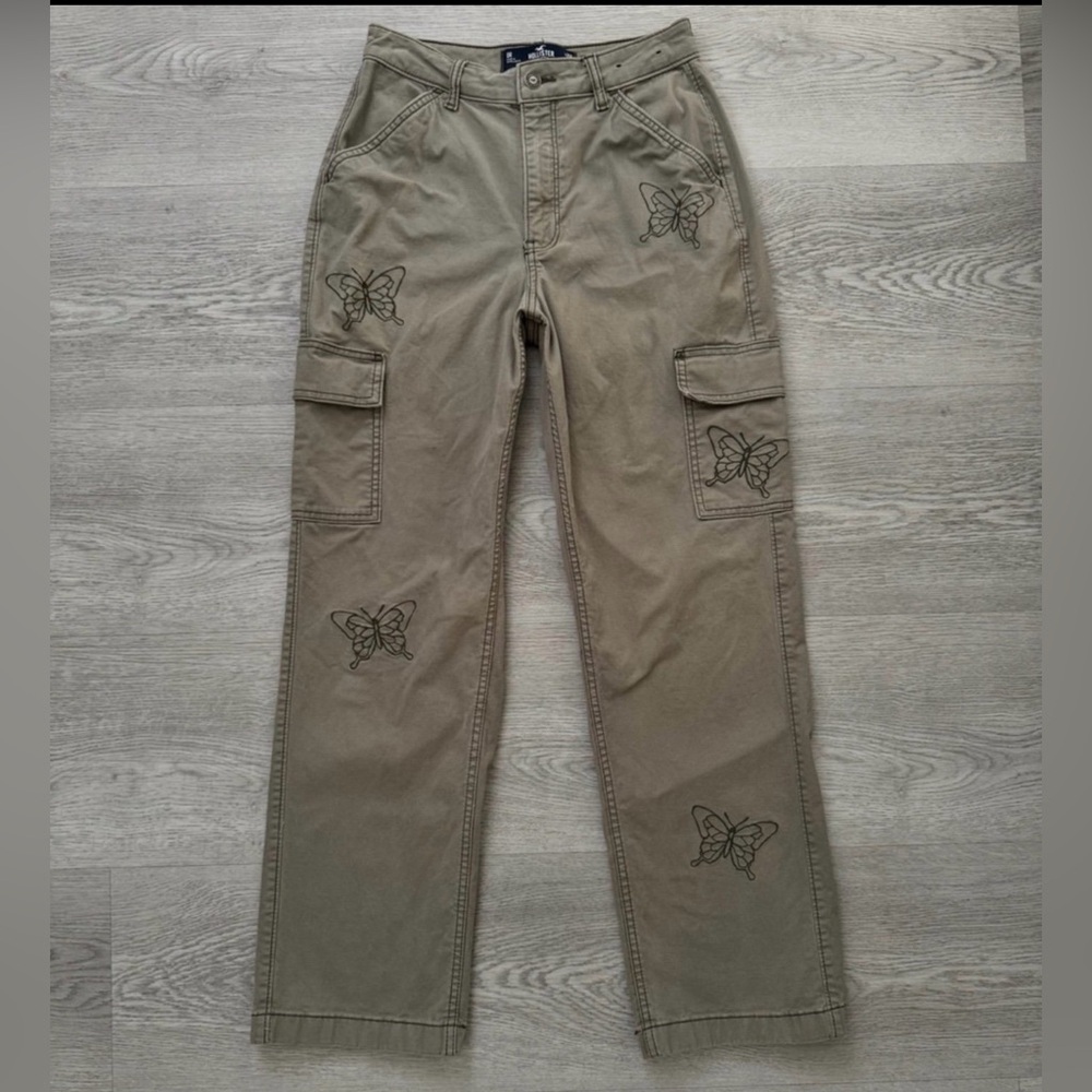 Hollister Olive Cargo Pants with Butterfly Design size 0